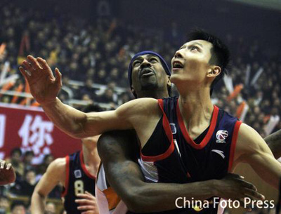 Roundup: Yi Jianlian Leads Guangdong to the CBA Finals